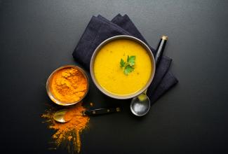 zuppa con curcuma