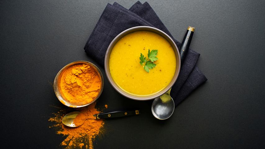 zuppa con curcuma